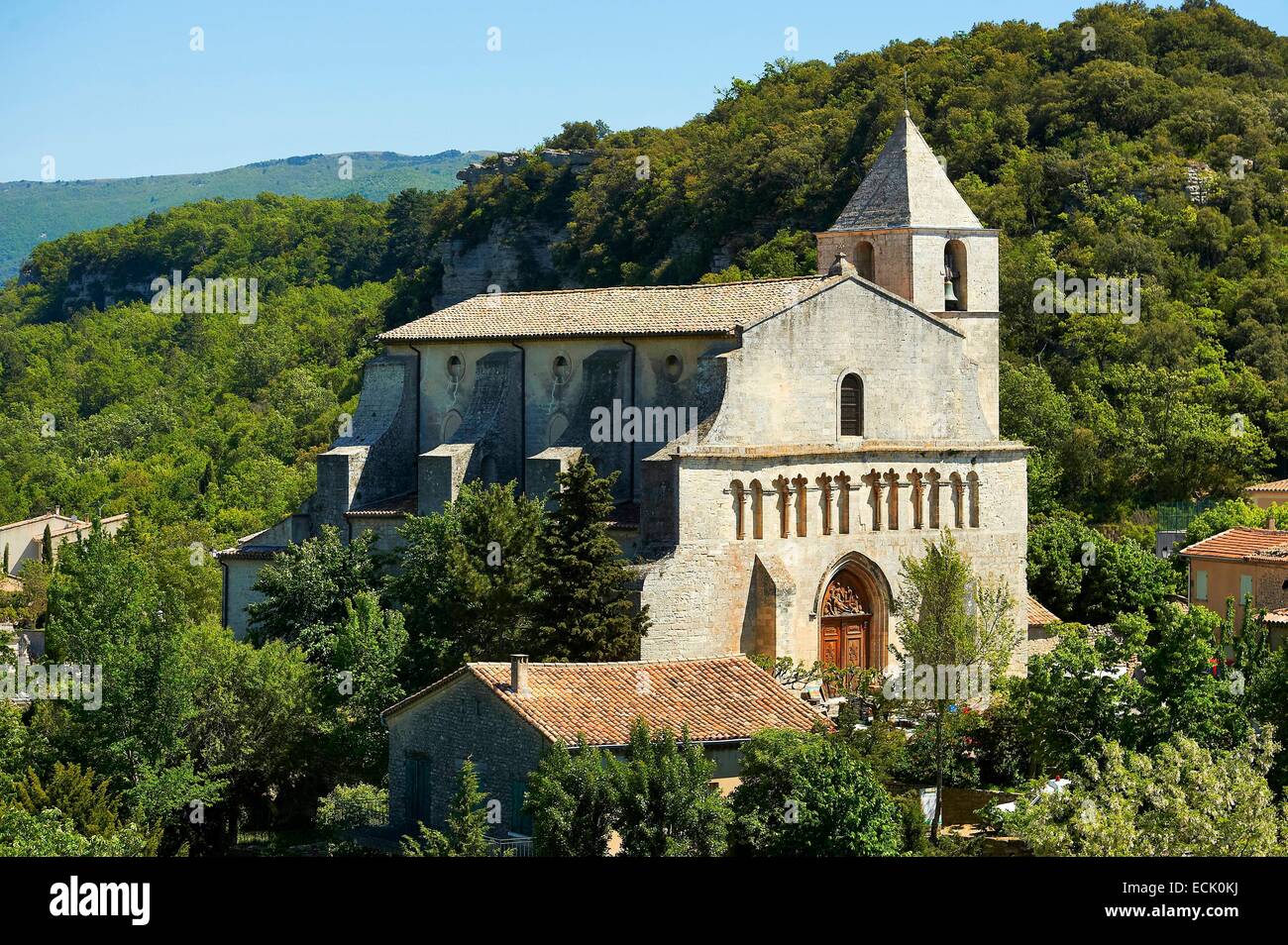 La France, Vaucluse, Le Parc Naturel Régional du Luberon (Parc Naturel Régional du Luberon), Saignon, Notre Dame de la Pitié church Banque D'Images