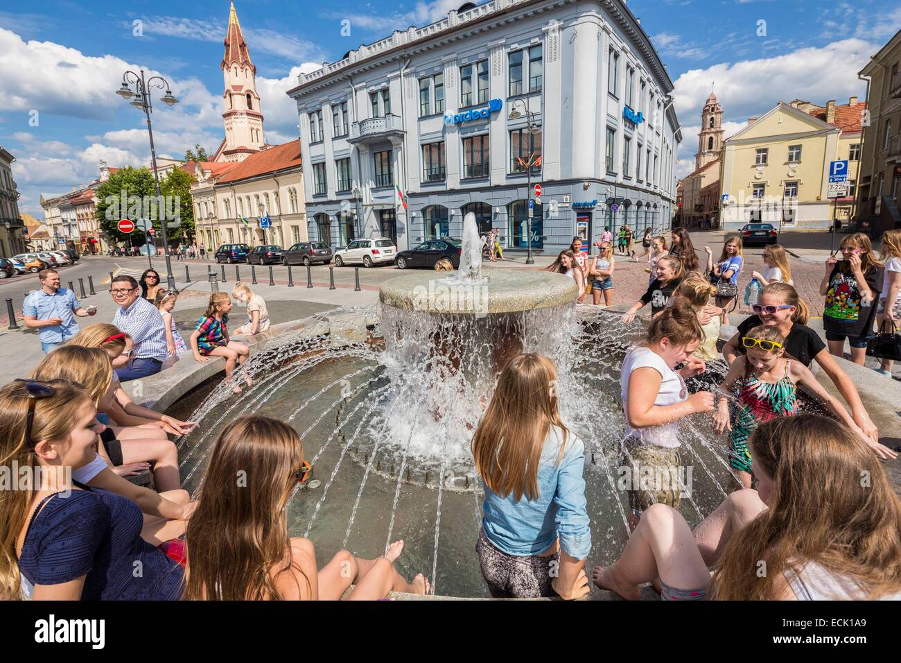 La Lituanie (pays baltes), Vilnius, centre historique classé au Patrimoine Mondial par l'UNESCO, rue Didzioji en vue de l'Église orthodoxe russe, la cathédrale de Saint Nicolas, Katedros aikste Banque D'Images