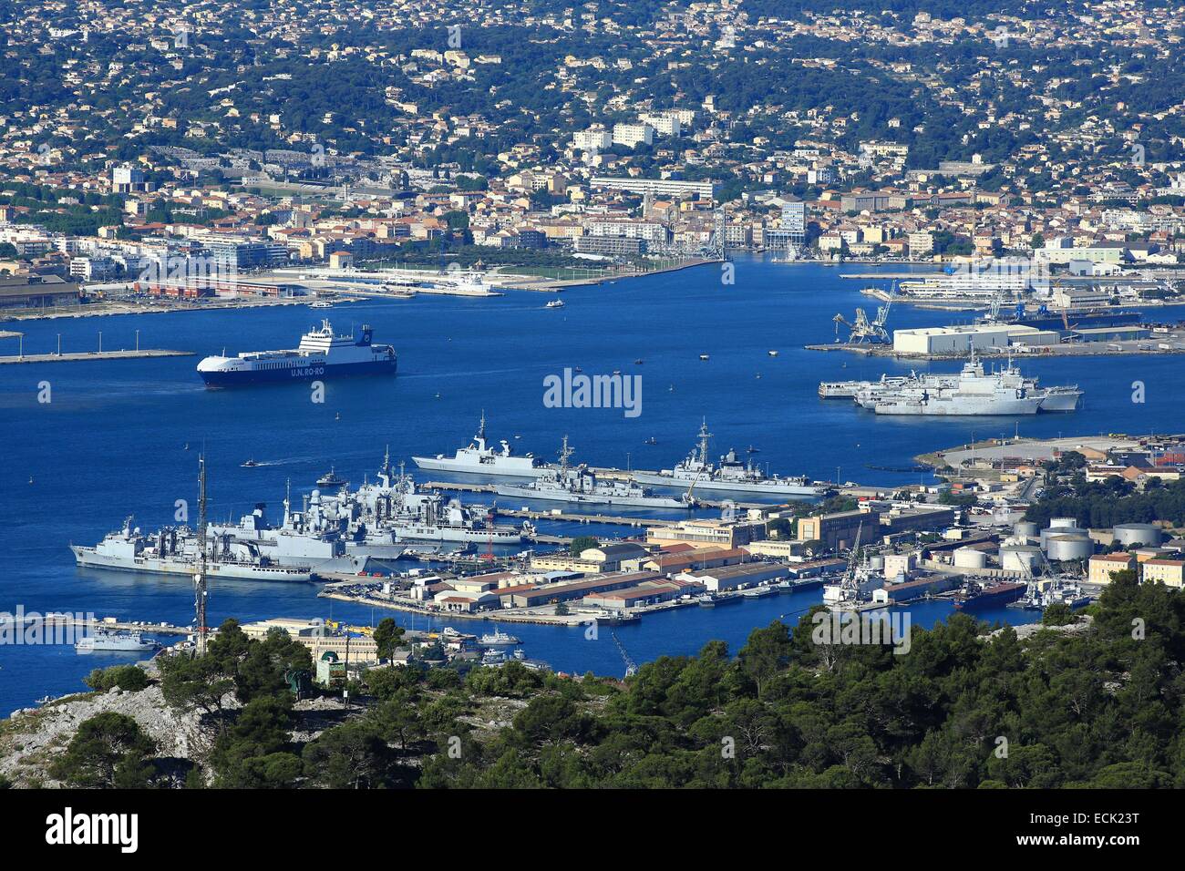 La France, Var, Toulon, port, base navale de Mont Faron, La Seyne sur Merr  background Photo Stock - Alamy