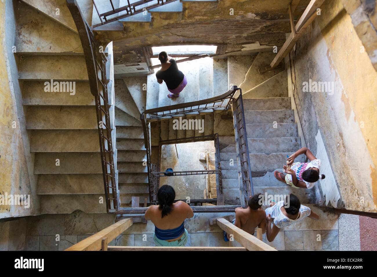 Cuba, La Havane, la vie quotidienne dans un immeuble à proximité de la gare (Estacion Central) Banque D'Images