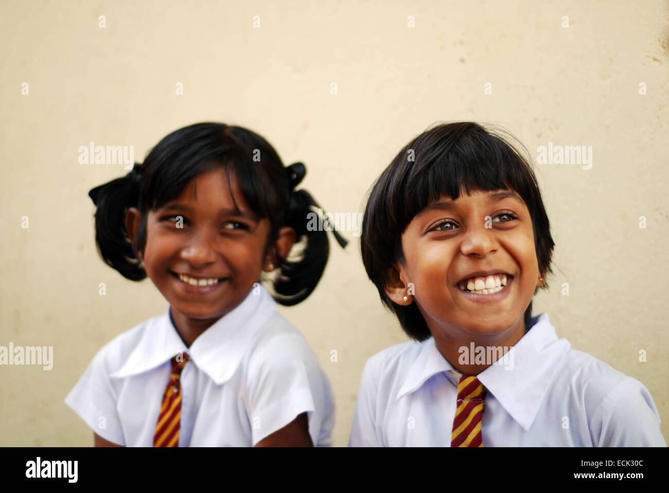 Sri Lanka, Colombo, portrait of smiling 2 ecolières Banque D'Images