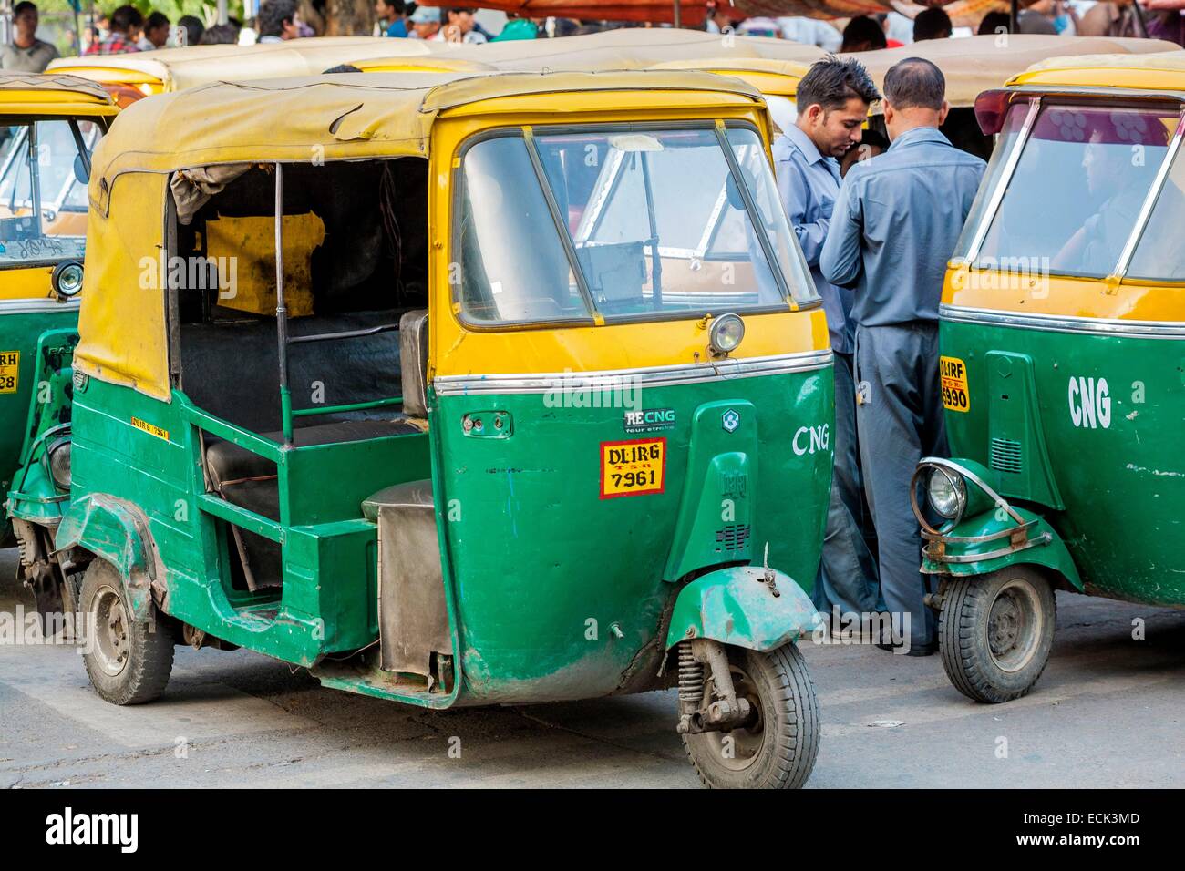 L'Inde, New Delhi, Connaught Place, pousse-pousse motorisés Banque D'Images
