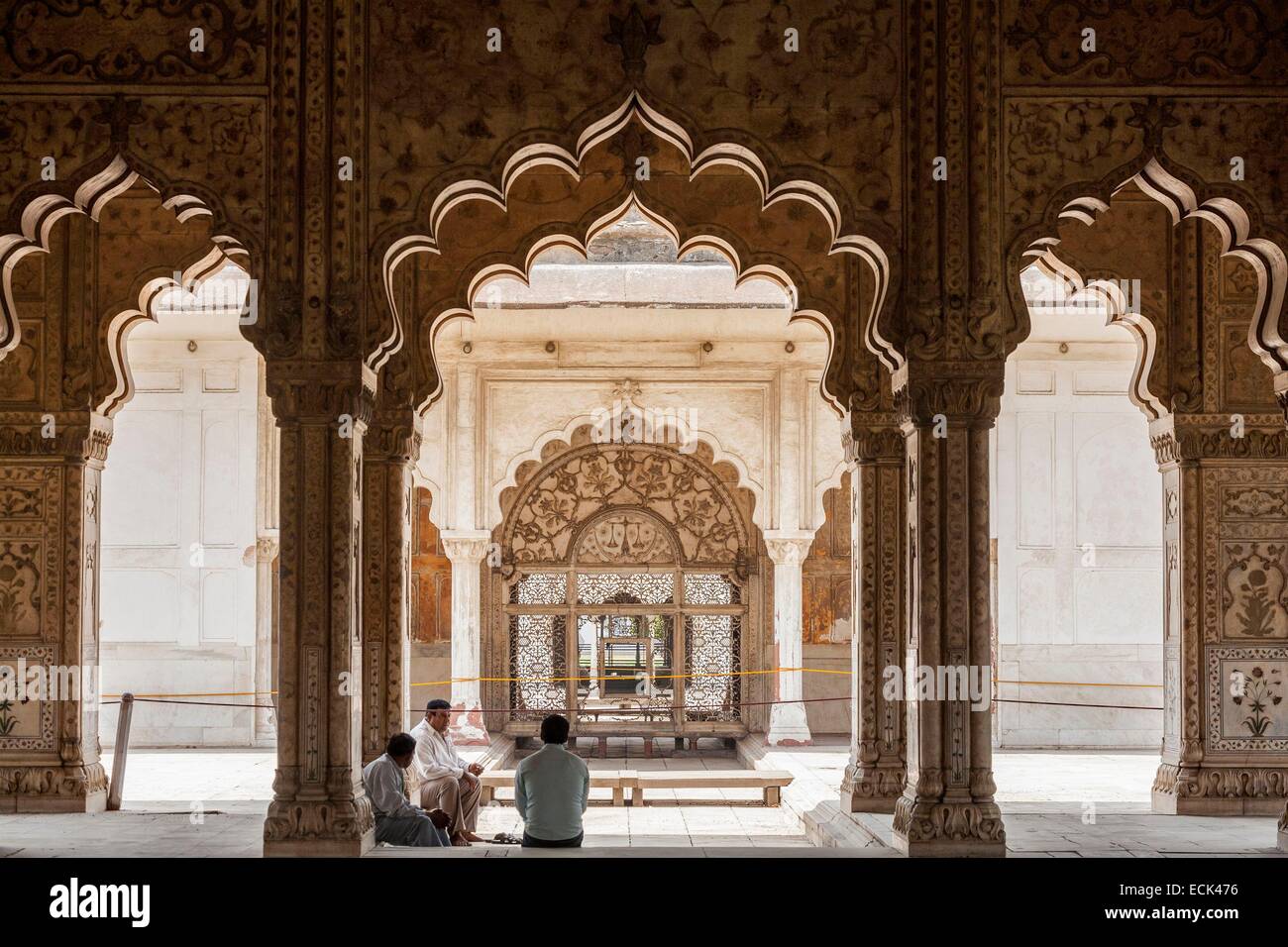 L'Inde, New Delhi, le Fort Rouge, le palais fort de Shahjahanabad est une forteresse du 17e siècle l'architecture moghole, inscrite au Patrimoine Mondial de l'UNESCO, le divan-i-Khas (salle des audiences privées) marbre blanc Banque D'Images