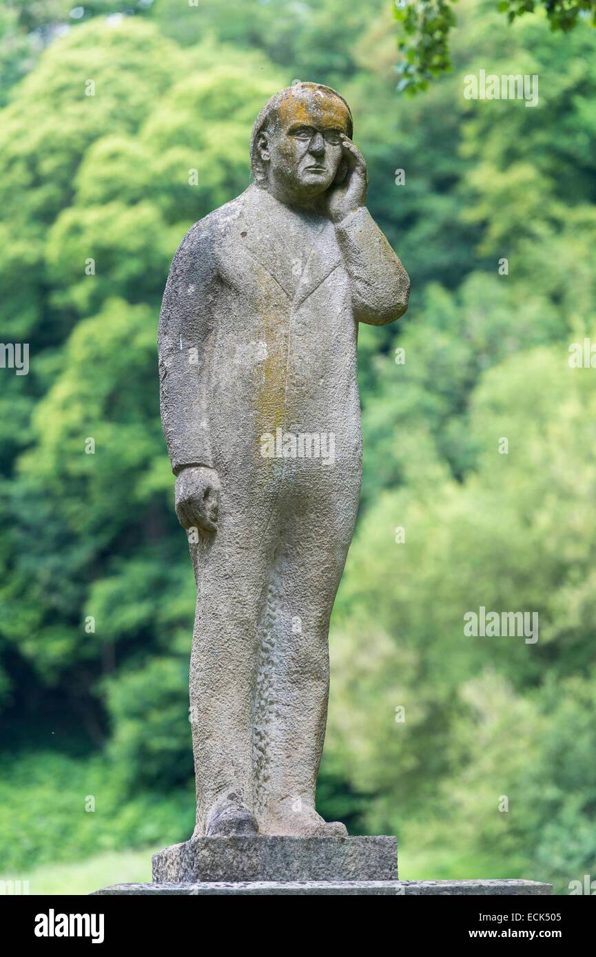 France, Seine Maritime, Villequier, village sur les rives de la Seine, de la statue de Victor Hugo à regarder la seine dans la direction du naufrage de sa fille et son fils en droit Banque D'Images
