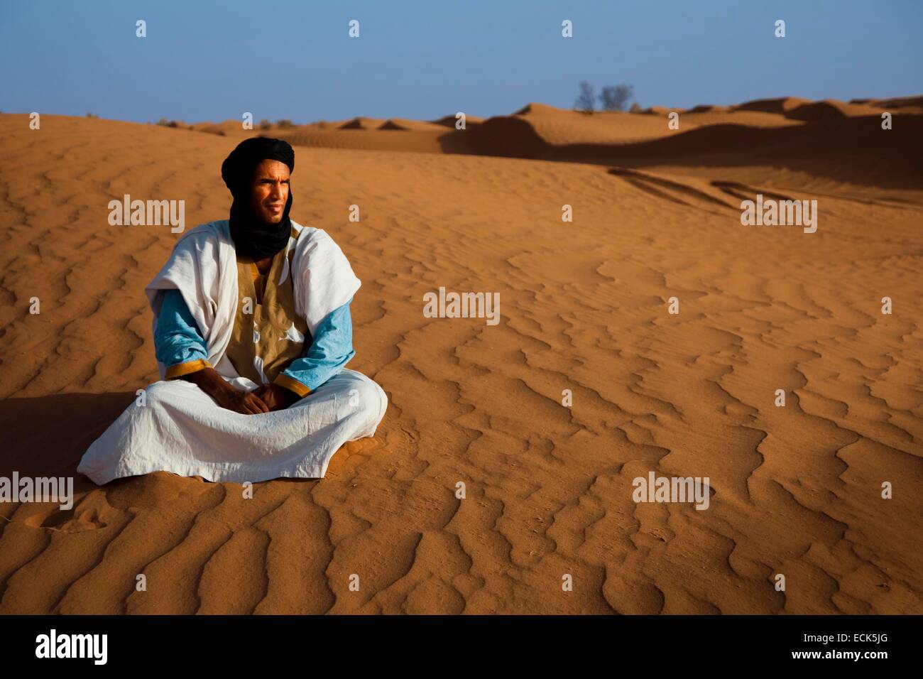Le Maroc, Grand Sud, Chigaga Dunes, l'homme touareg Banque D'Images