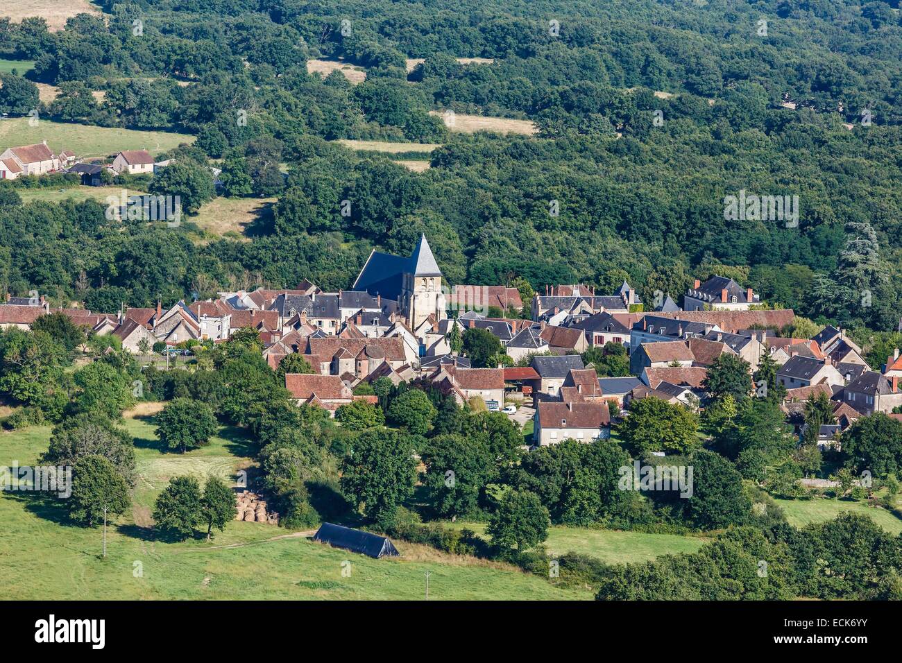 France, Indre, Prissac, le village (vue aérienne) Banque D'Images