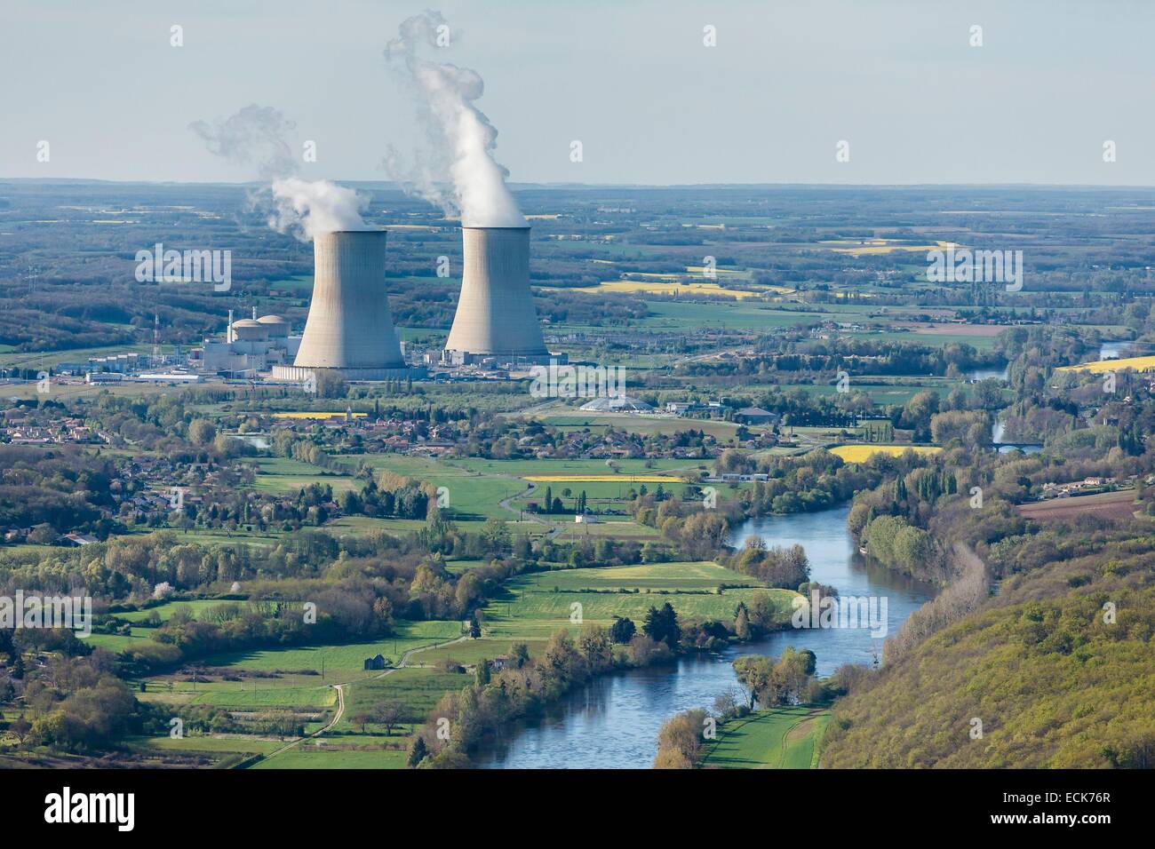 France, Vienne, Civaux, nuclear power station près de la Vienne (vue aérienne) Banque D'Images