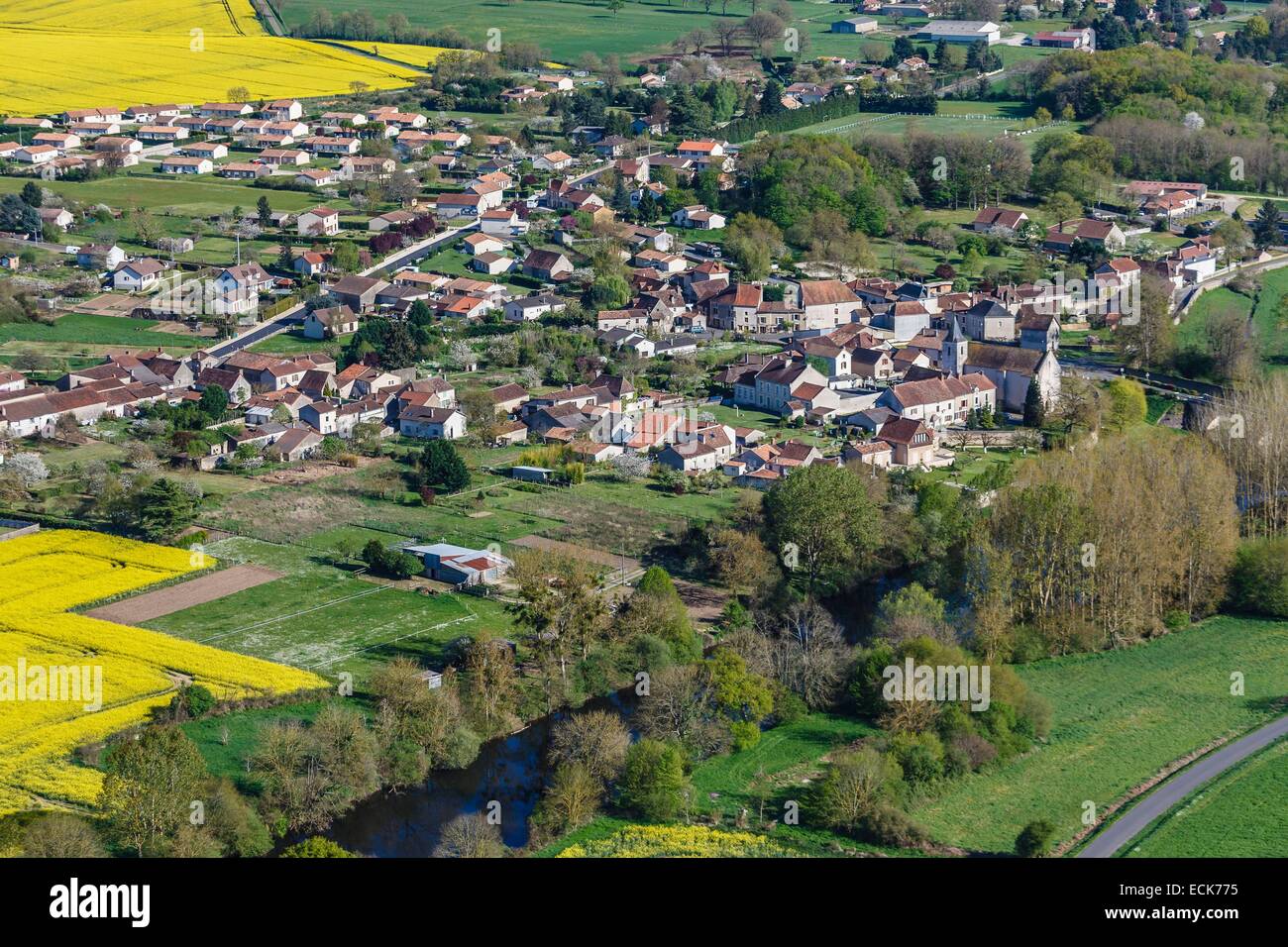 France, Vienne, Jouhet, le village (vue aérienne) Banque D'Images