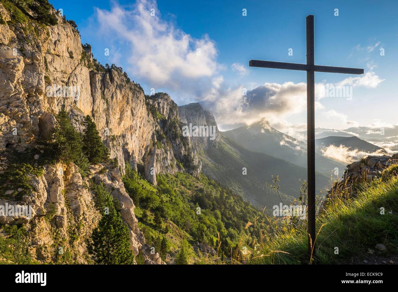France, Isère, parc naturel régional du Vercors, vue panoramique depuis le pas de l'aiguille (alt : 1622m) sur le Vercors Highlands Banque D'Images