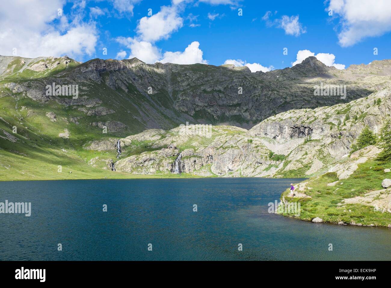 France, Alpes-Maritimes, Parc National du Mercantour, randonnées vers les lacs de Vens à partir de Saint Etienne de Tinee Vens, refuge dans l'arrière-plan (alt : 2363m) Banque D'Images