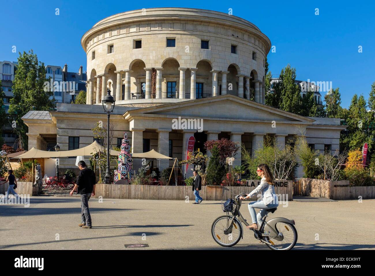 France, Paris, place de la bataille de Stalingrad, Villette Rotonde ou barrière Saint-Martin construite juste avant la révolution par l'architecte Claude Nicolas Ledoux dans le cadre de l'Farmers-General mur (l'un des murs de la ville de Paris) Banque D'Images