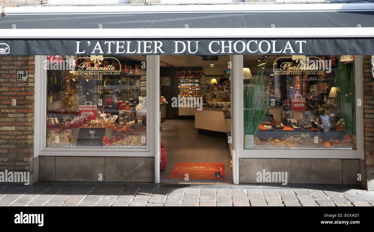 L'extérieur de l'atelier de chocolat Belge Bruges Belgique Banque D'Images