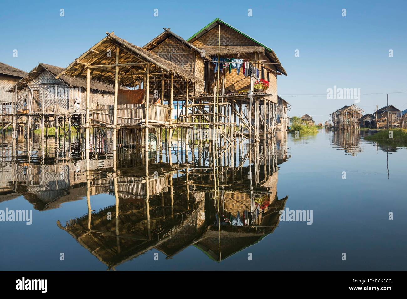 Myanmar (Birmanie), l'État Shan, au Lac Inle, maisons sur pilotis sur le lac Inle Banque D'Images