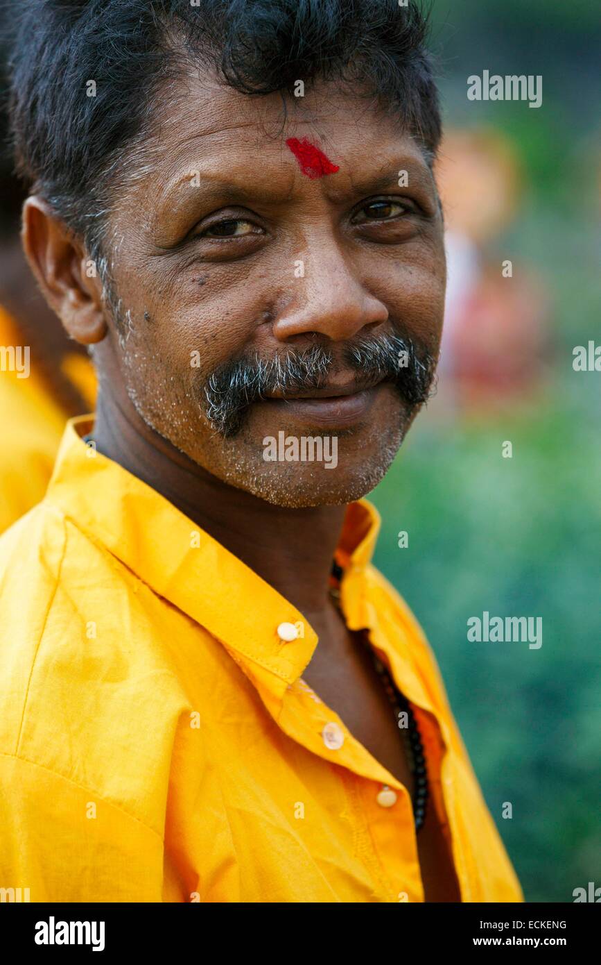 La France, l'île de la Réunion (département français d'outre-mer), Saint Pierre, bois d'olives, de la rivière Saint Etienne, cultures et traditions, portrait d'un homme au cours d'une cérémonie en plein air tamoul malbar Banque D'Images