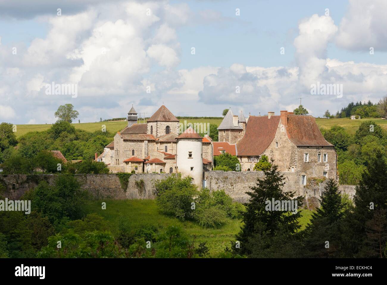 La France, l'Allier, Chantelle, église romane et l'abbaye de Saint Vincent, sur le Chemin de Saint Jacques de Compostelle, Bourbonnais Banque D'Images