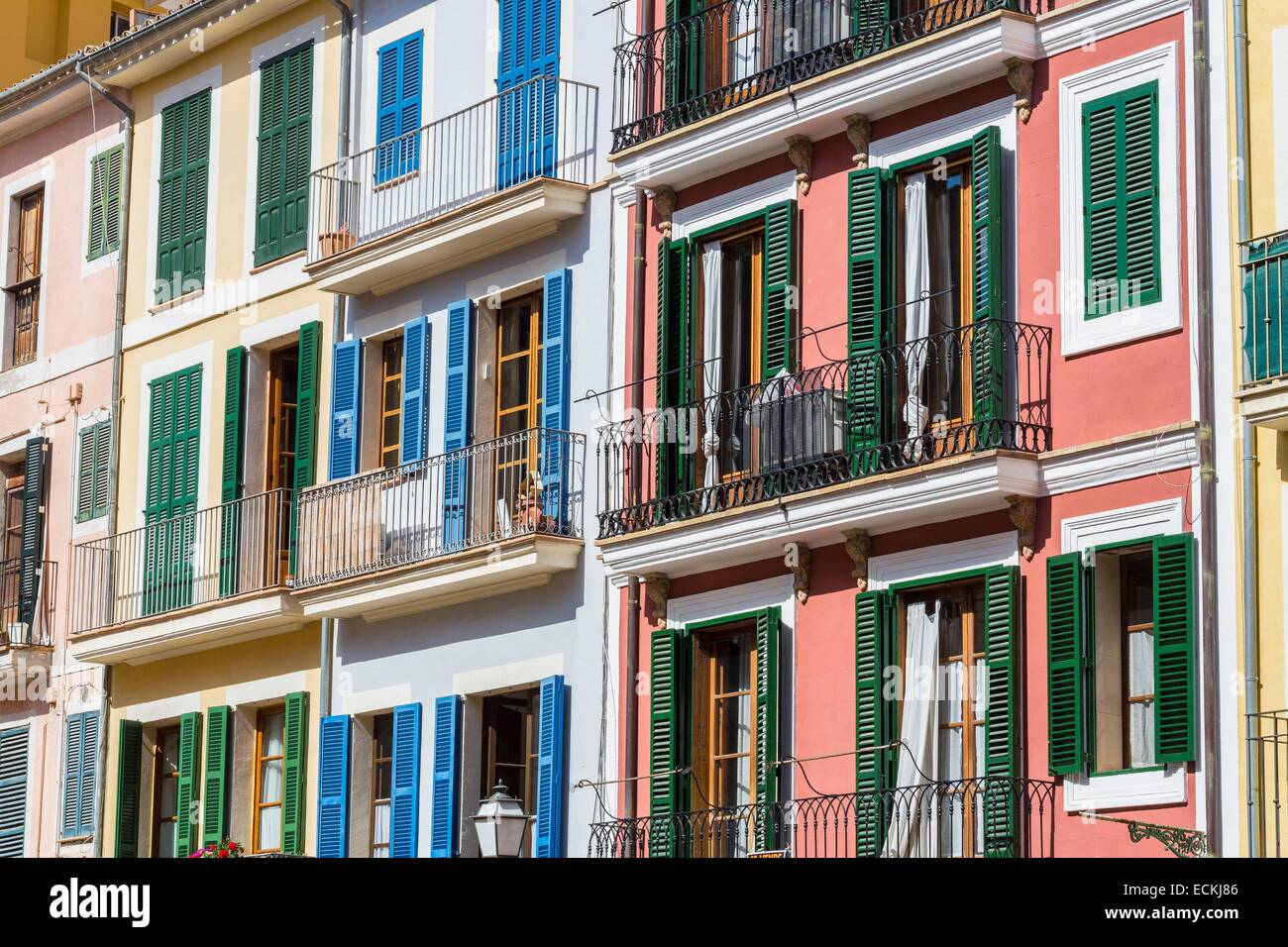 L'Espagne, Îles Baléares, Majorque, Palma de Mallorca, Plaça d'en Coll, façades de maisons de la fin du xixe siècle Banque D'Images