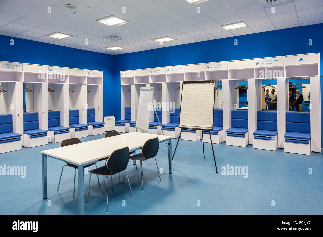 France, Bouches du Rhône, Marseille, le Stade VΘlodrome, le vestiaire de  l'équipe d'OM Photo Stock - Alamy