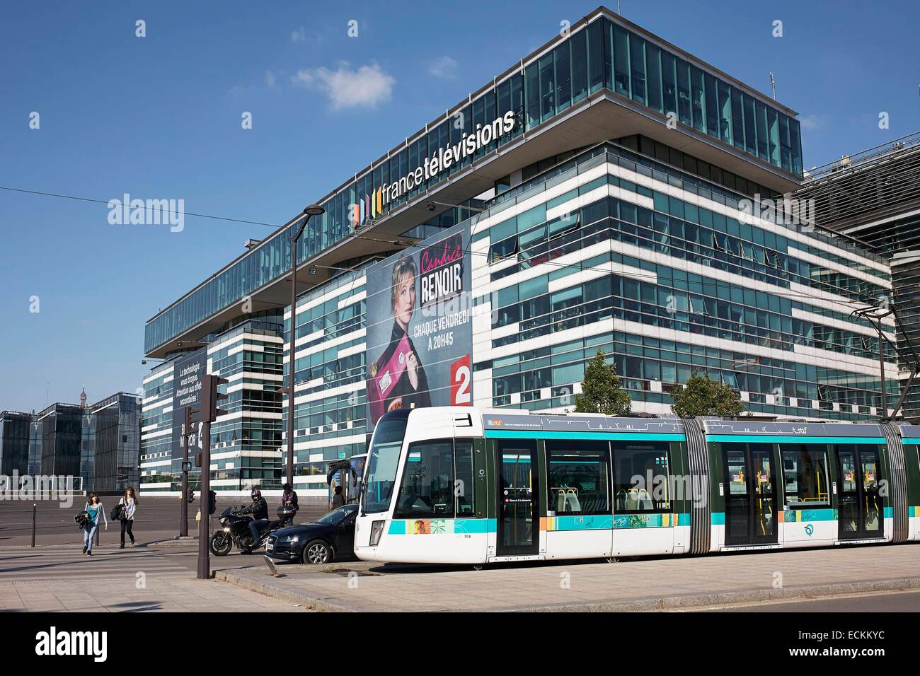 Paris facade of the headquarters of france televisions Banque de  photographies et d'images à haute résolution - Alamy