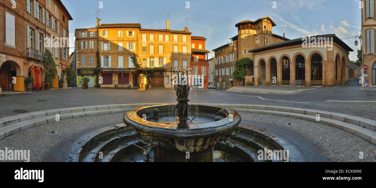 La France, Tarn, Gaillac, place du Griffoul, carré et fontaine Griffoul au lever du soleil Banque D'Images