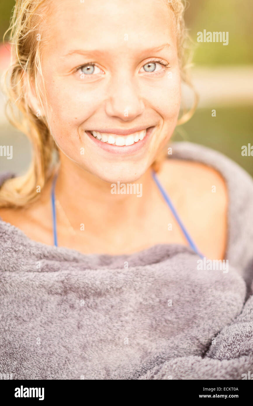 Portrait of smiling young woman wrapped in towel outdoors Banque D'Images