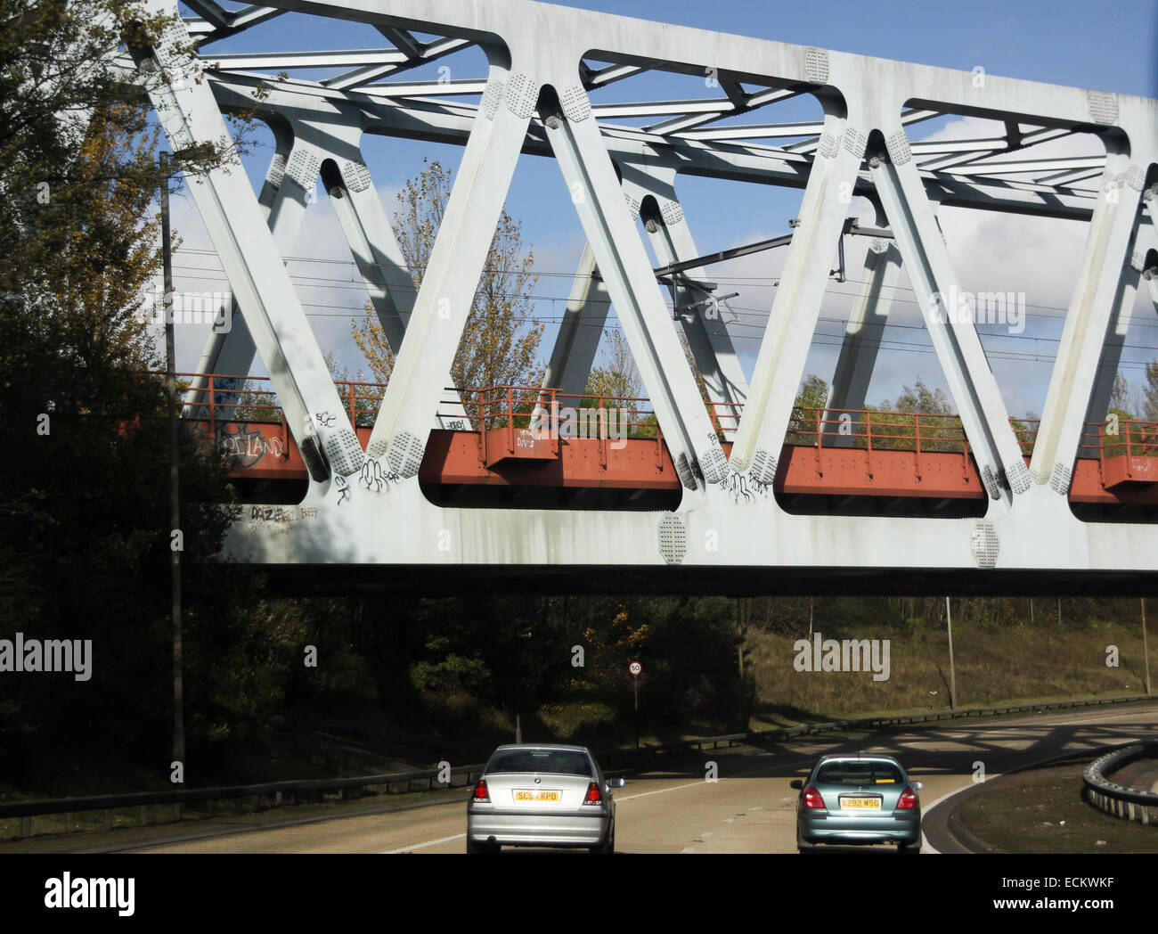 Pont ferroviaire sur ossature d'acier pour l'autoroute M80 Banque D'Images