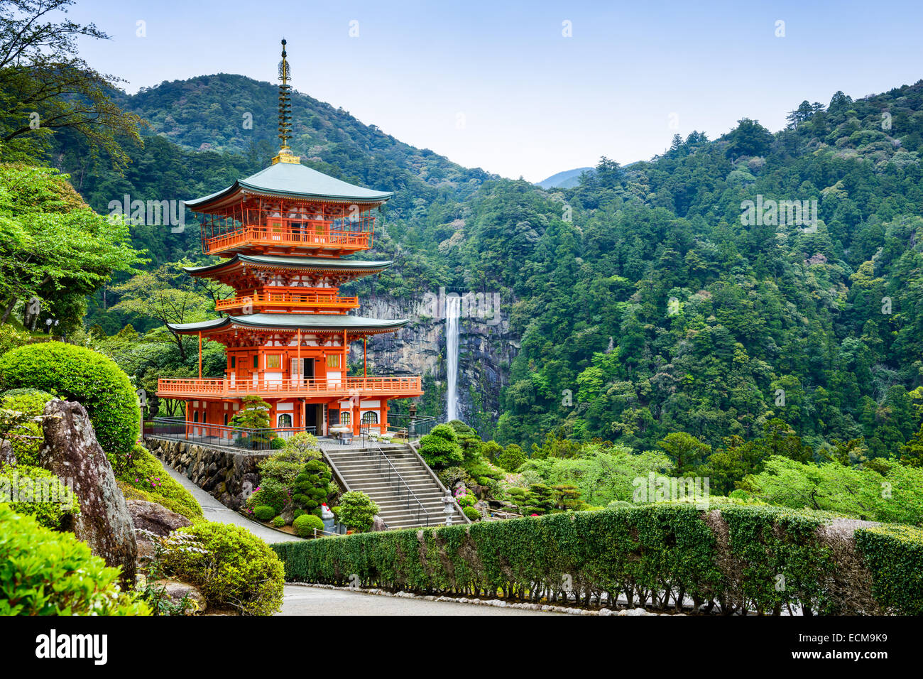 Nachi, le Japon à la pagode de Seigantoji et Nachi no Taki waterfall. Banque D'Images
