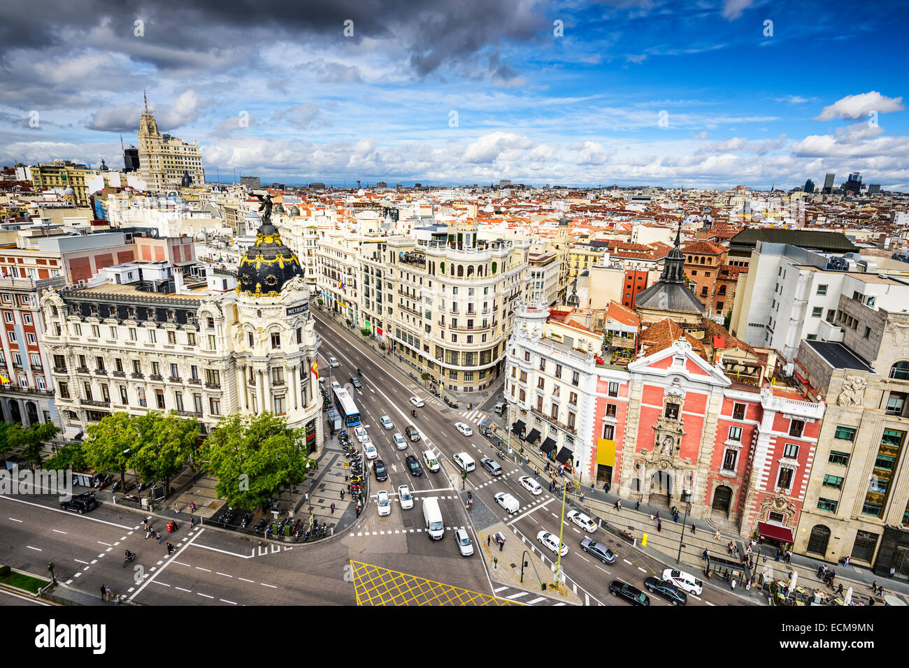 Madrid, Espagne au-dessus de la ville la rue commerçante Gran Via. Banque D'Images