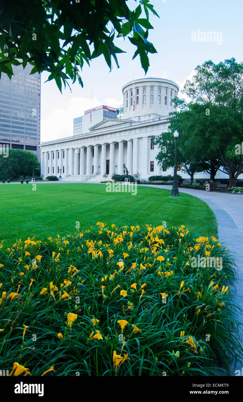 Columbus Ohio State Capitol building au centre-ville avec des fleurs Banque D'Images