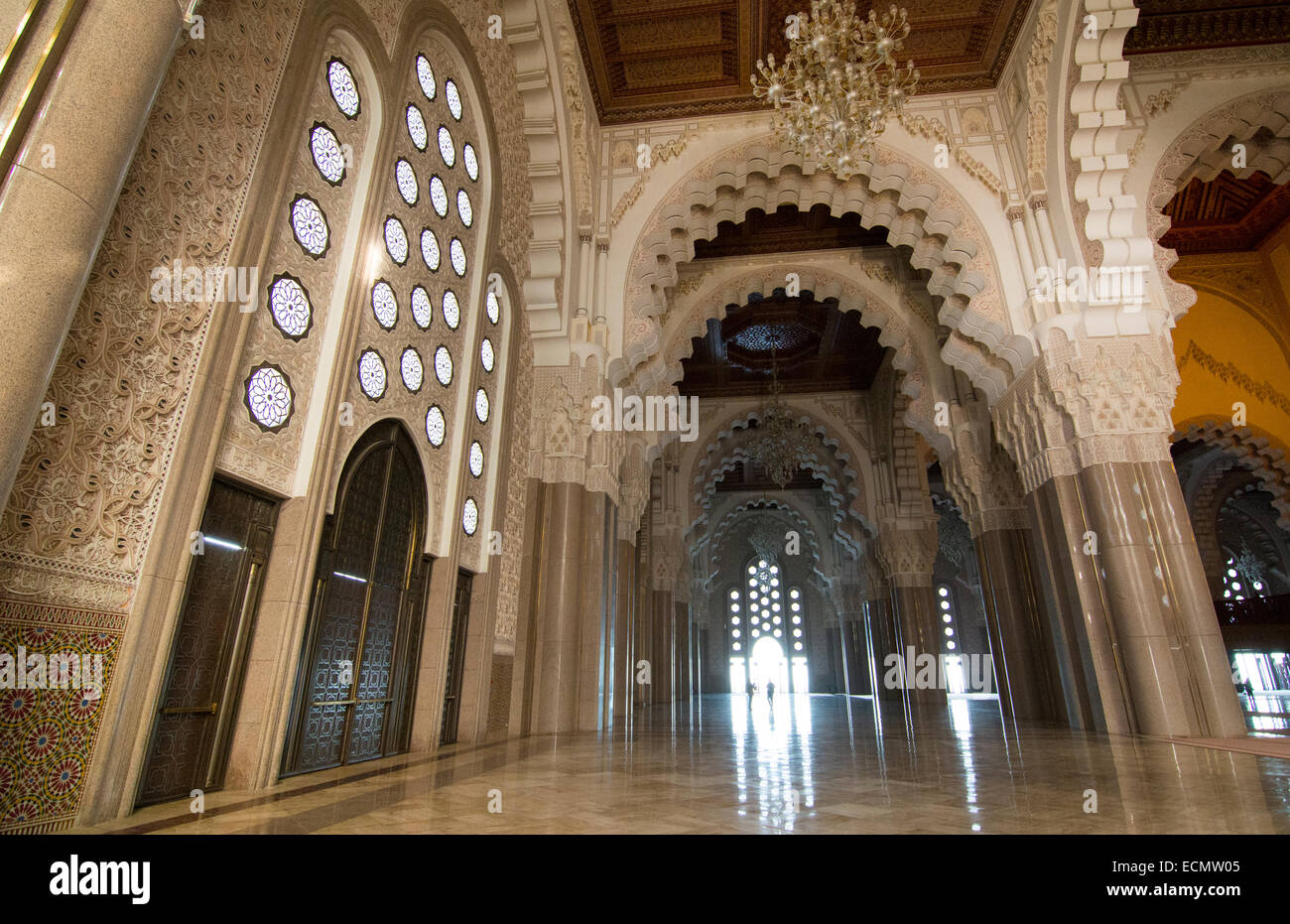 casablanca-maroc-int-rieur-c-l-bre-mosqu-e-hassen-ii-plus-grande