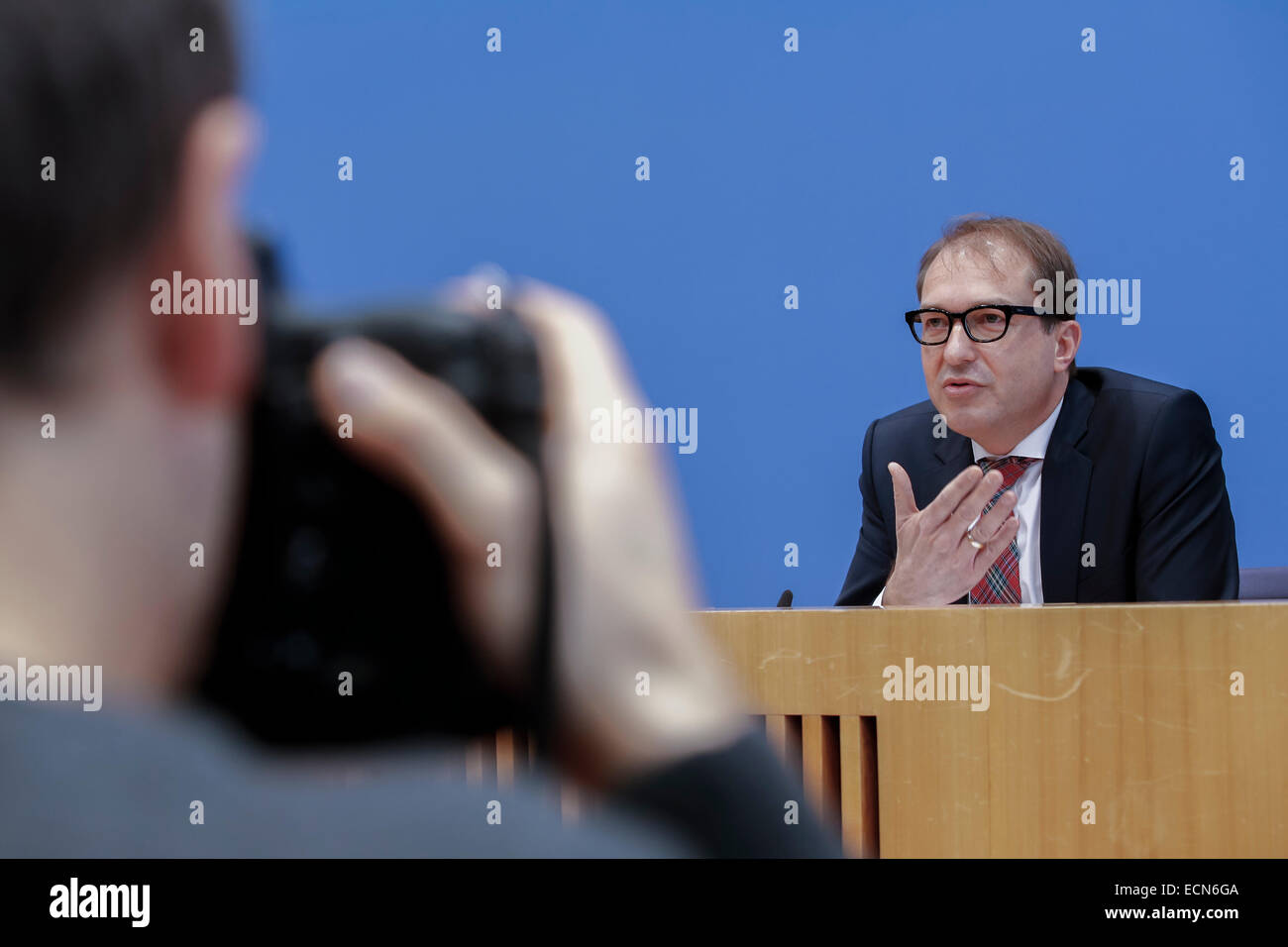 Alexander Dobrindt (CSU), Ministre de trafic et de l'infrastructure numérique, sur le thème "conception de la loi à la livraison de l'infrastructure du trafic (payant) à la conférence de presse réalisée à la maison de la conférence de presse le 17 décembre 2014 à Berlin, Allemagne. / Photo : Alexander Dobrindt (CSU), Ministre de trafic et de l'infrastructure numérique. Banque D'Images