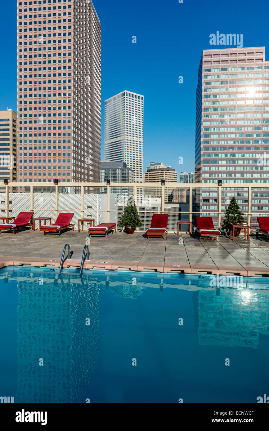 Piscine sur le toit au Warwick Denver Hotel. Le Colorado. USA Banque D'Images