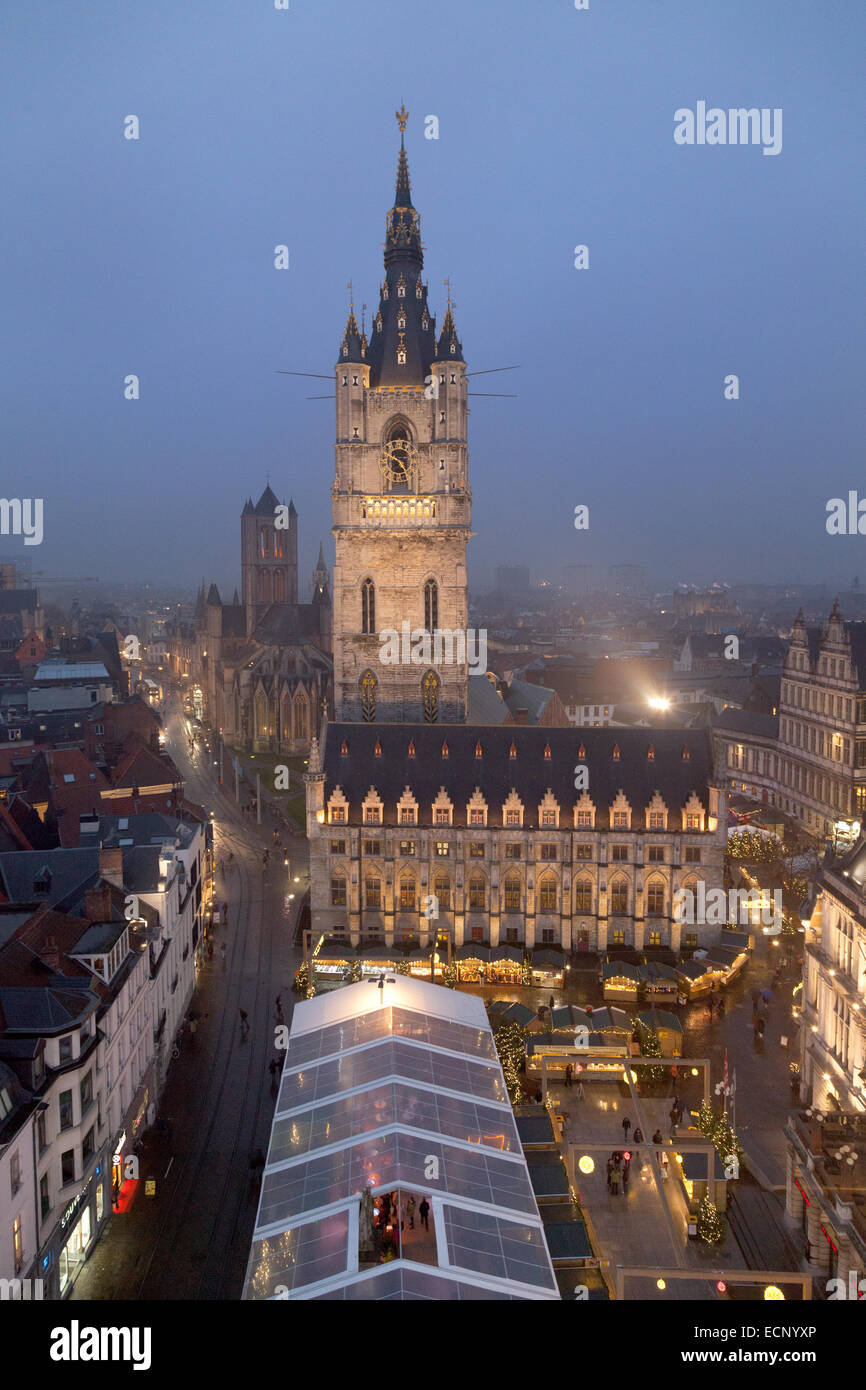 Marché de Noël de Gand, et le Beffroi, Gand ( Gand ), Belgique, Europe Banque D'Images