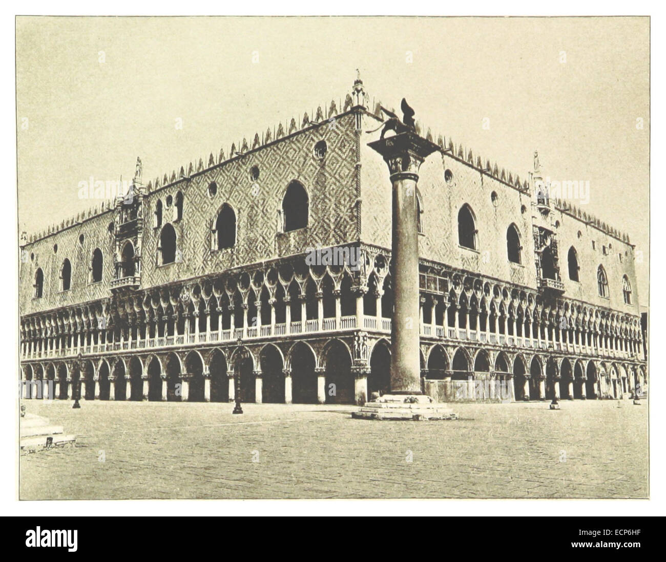 Cette illustration de 1894 du Palais Ducal de Venise met en valeur sa grandeur architecturale, mettant en valeur l'importance historique du bâtiment et le style de l'architecture de la Renaissance vénitienne. Banque D'Images