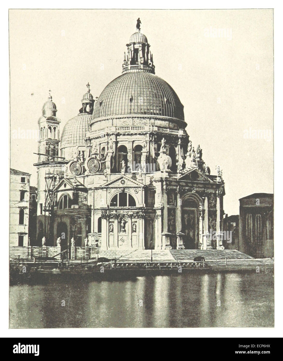 Cette illustration de 1894 par Clément représente l'église Santa Maria della Salute à Venise, en Italie. L'image capture la beauté architecturale et l'importance culturelle de ce monument vénitien emblématique. Banque D'Images