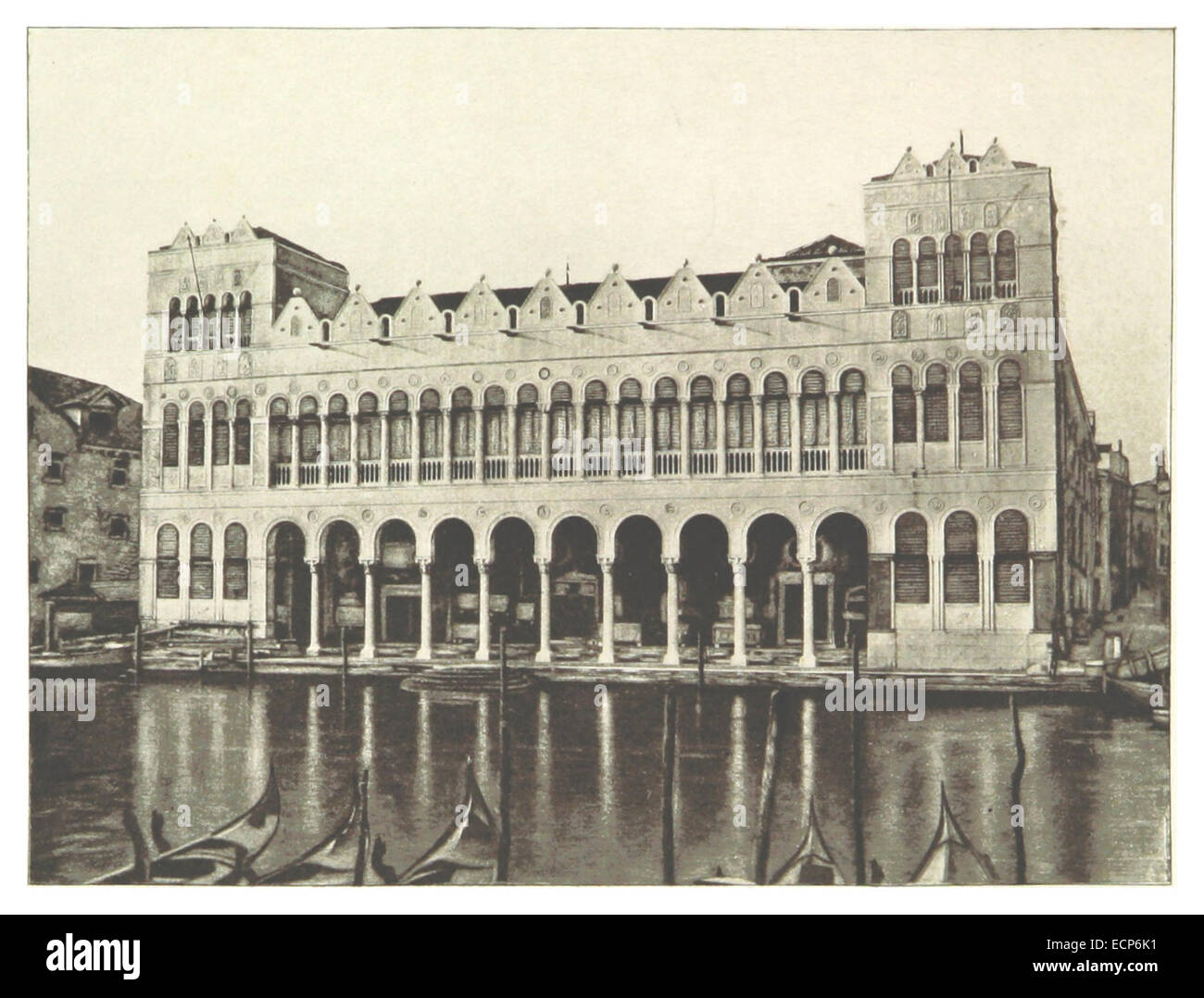 Cette page de l’œuvre de Clément de 1894 illustre le Museo Civico de Venise, anciennement connu sous le nom de Palazzo Ferrara et plus tard de Fondaco dei Turchi. Le musée est une institution culturelle importante, logée dans un bâtiment historique qui a subi plusieurs transformations tout au long de son histoire. Banque D'Images
