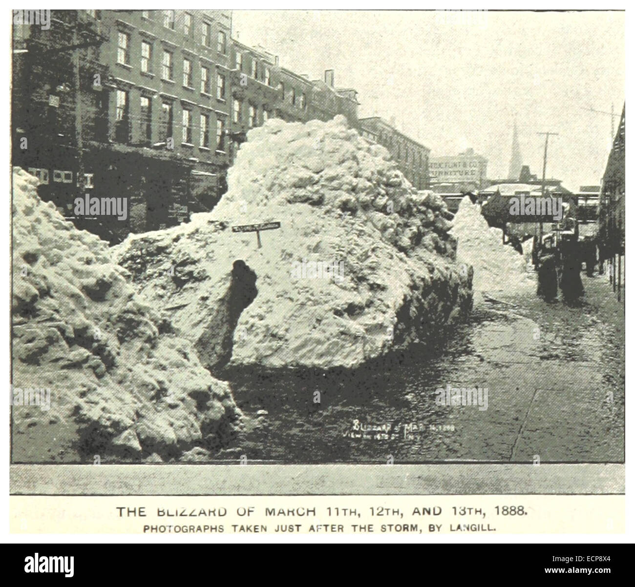 Cette photographie de Langill de 1893 montre le blizzard de mars 1888 à New York, l'une des tempêtes de neige les plus violentes de l'histoire des États-Unis, affectant le Nord-est et causant des perturbations généralisées. Banque D'Images