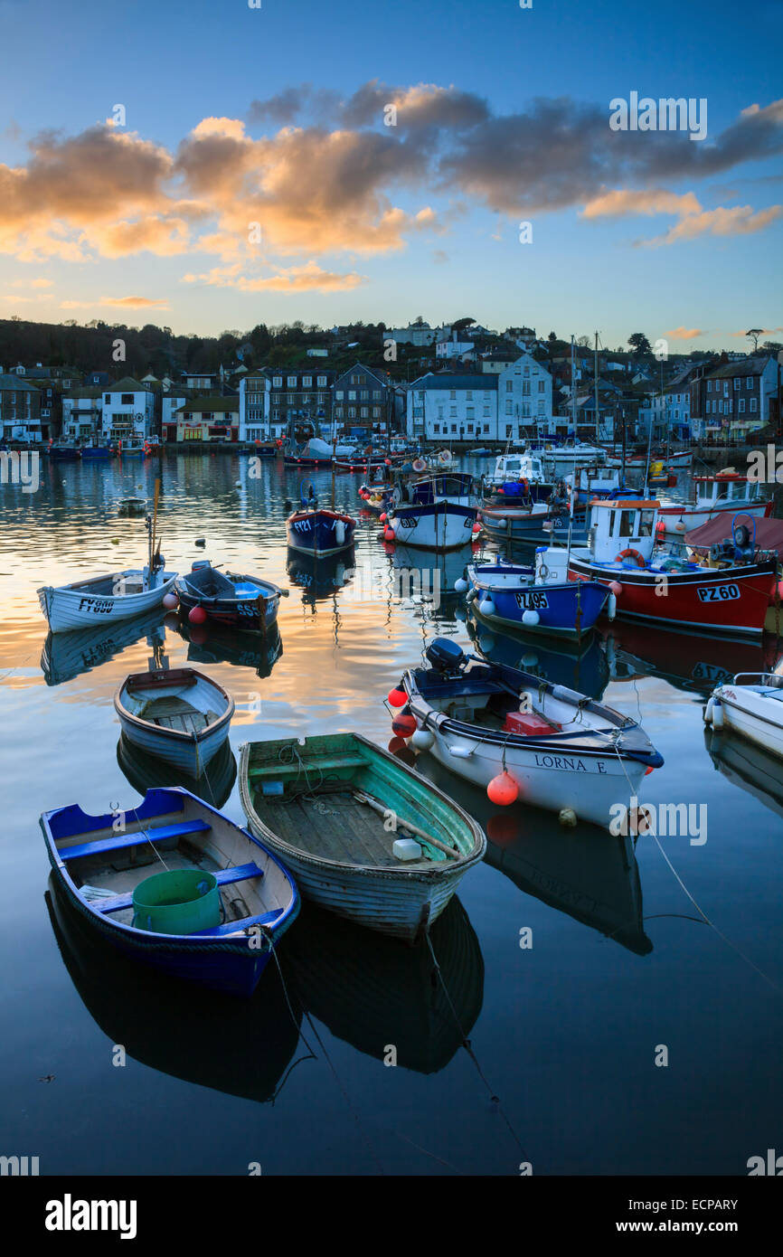 Bateaux à Mevagissey Harbour à Cornwall Banque D'Images