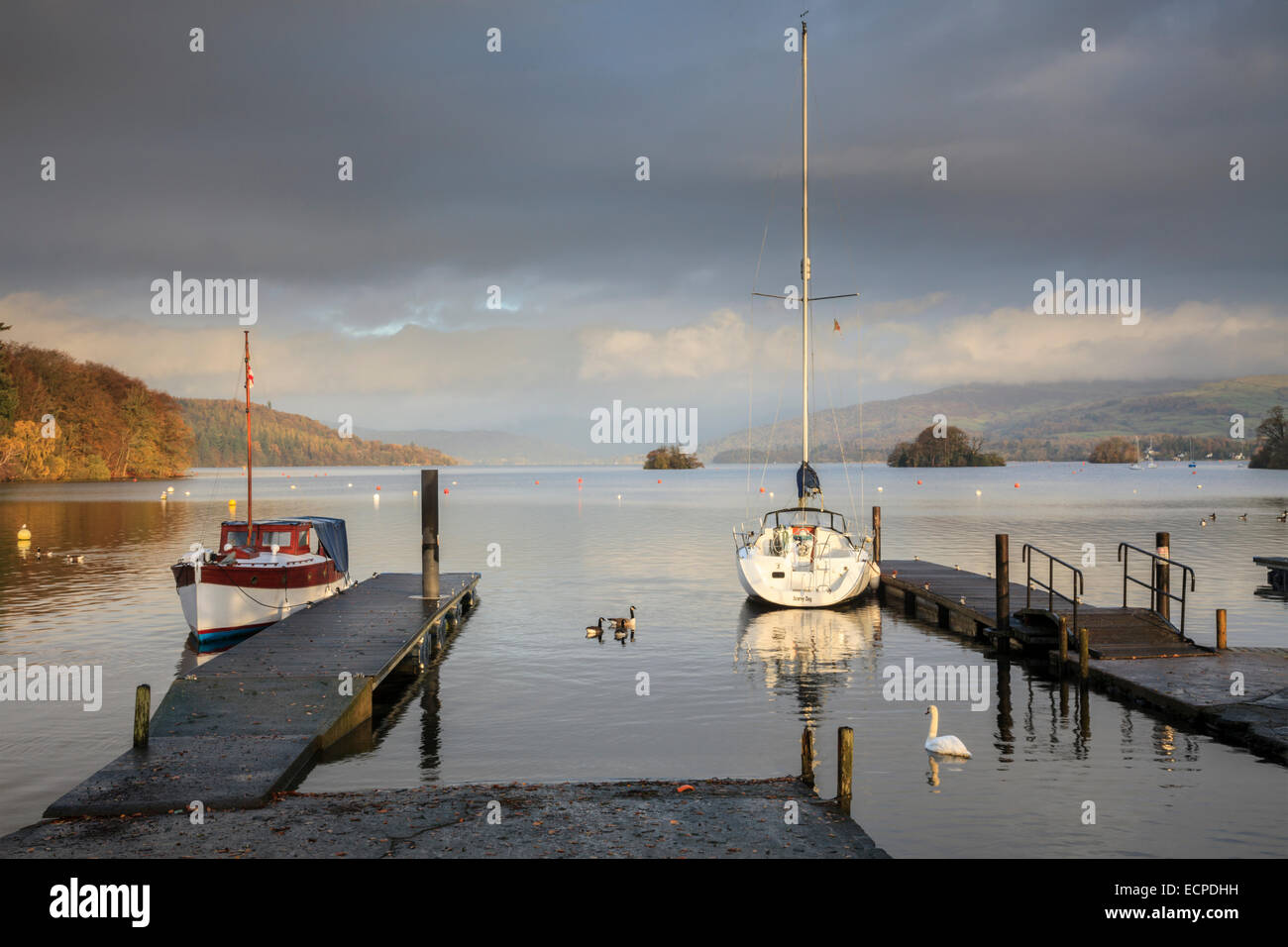 Bateaux à Bowness on Windermere dans le Lake District National Park. Banque D'Images