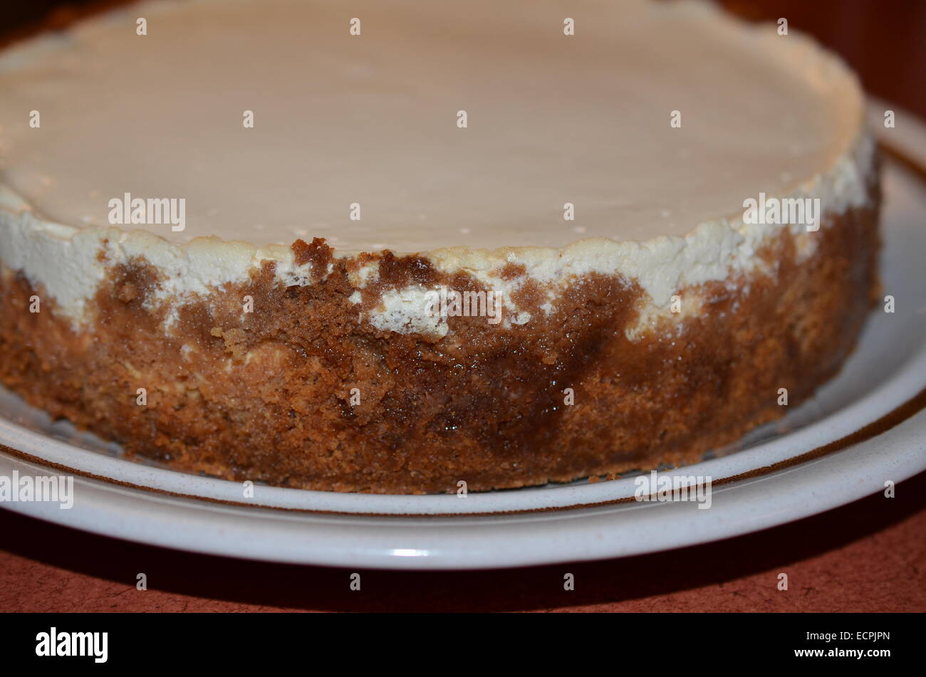 Gâteau au fromage rond de 25 cm neuf Banque D'Images