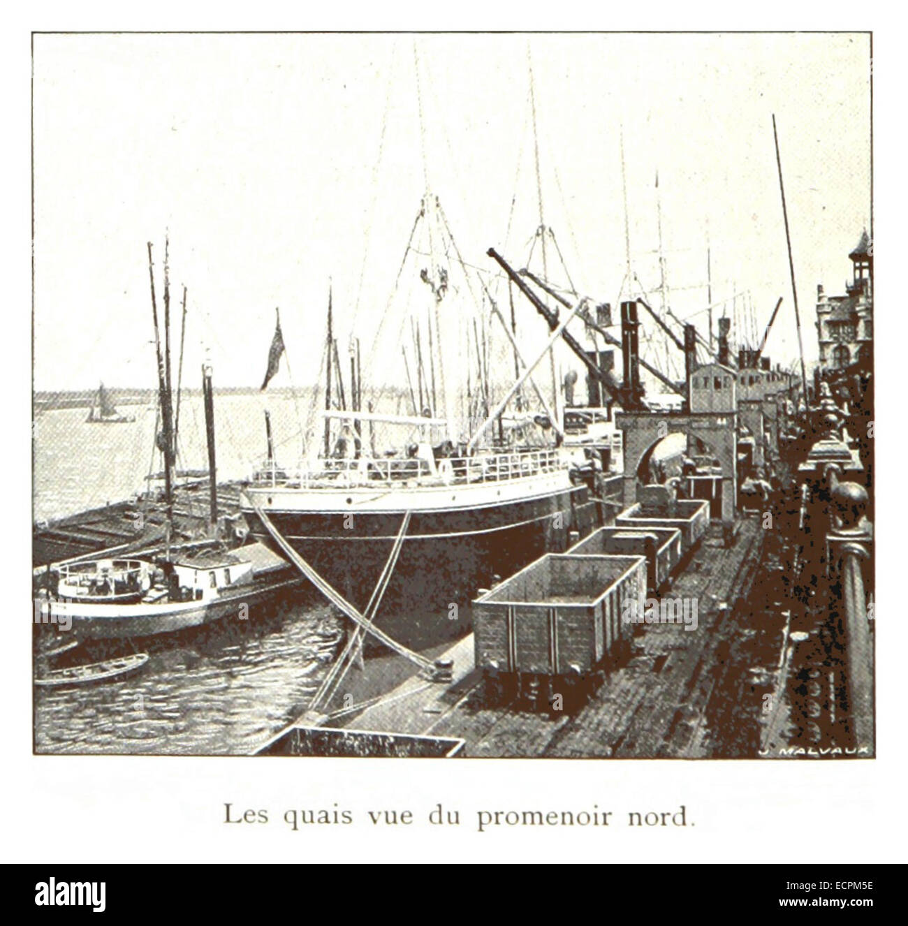 Cette image représente la vue sur les quais depuis le Promenoir Nord, peut-être une promenade ou une passerelle nord, offrant une vue panoramique sur le front de mer pendant la période historique. Banque D'Images