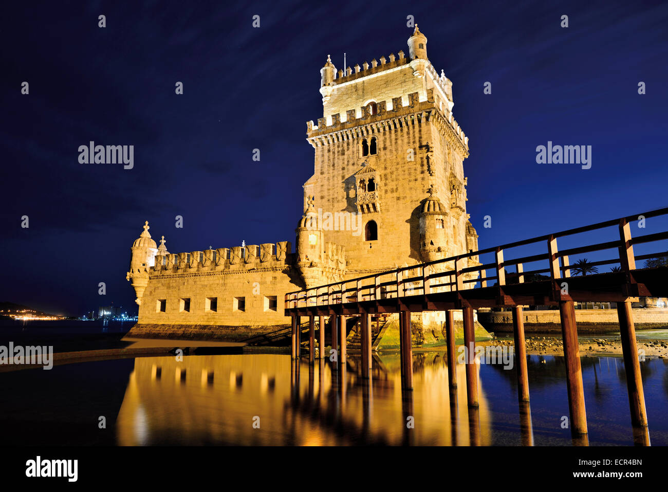 Portugal, Lisbonne : la Tour de Belém par nuit Banque D'Images