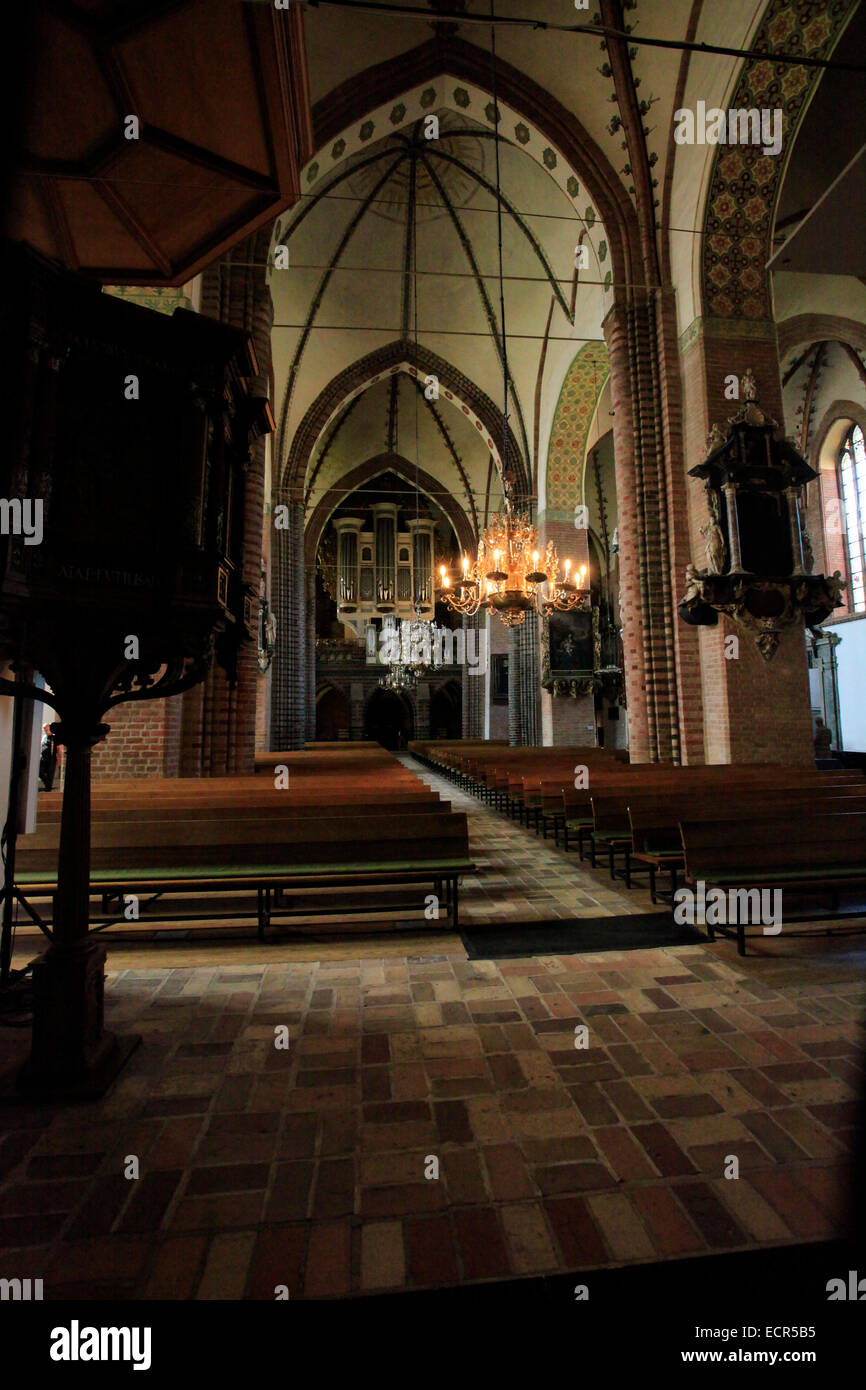 Vue de l'intérieur de la Cathédrale Saint Pierre à Schleswig. C'est l'un des monuments les plus importants de Schleswig-Holstein. Il s'agit d'une prédication de l'église. Photo : Klaus Nowottnick Date : 27 mai 2012 Banque D'Images