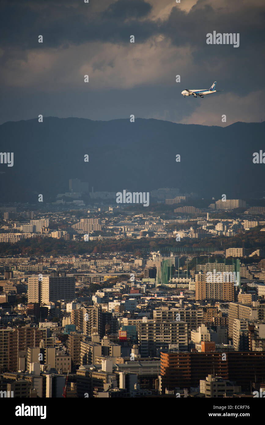 Les avions qui atterrissent à l'aéroport de Kansai, Osaka, Japon. Banque D'Images