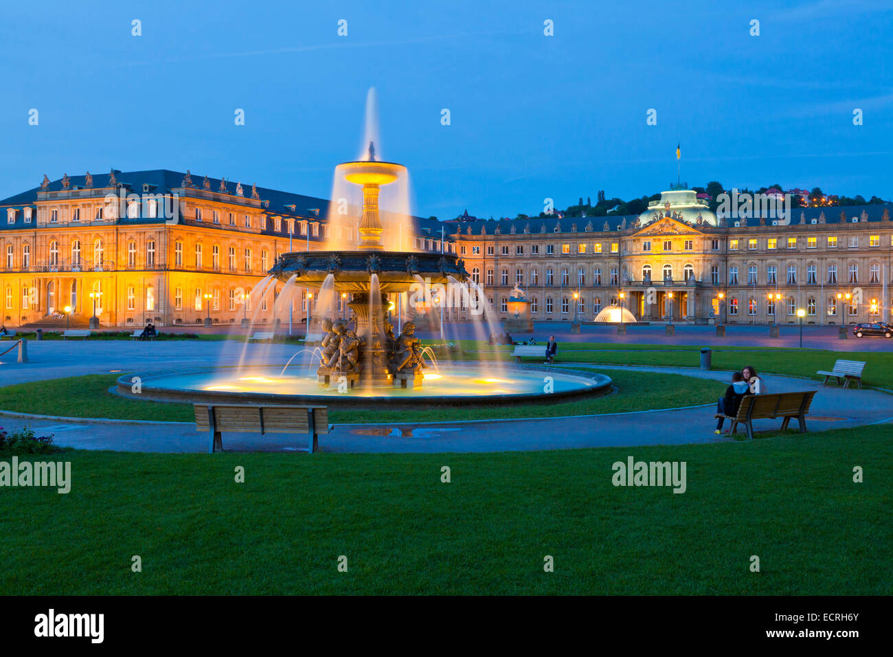 Fontaine, NOUVEAU PALACE À PLACE SCHLOSSPLATZ, Stuttgart, BADEN-Württemberg, Allemagne Banque D'Images