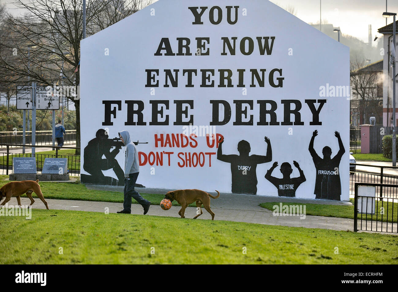 Graffiti sur mur Free Derry, Londonderry, en Irlande du Nord. Photo © George Sweeney/Alamy Banque D'Images