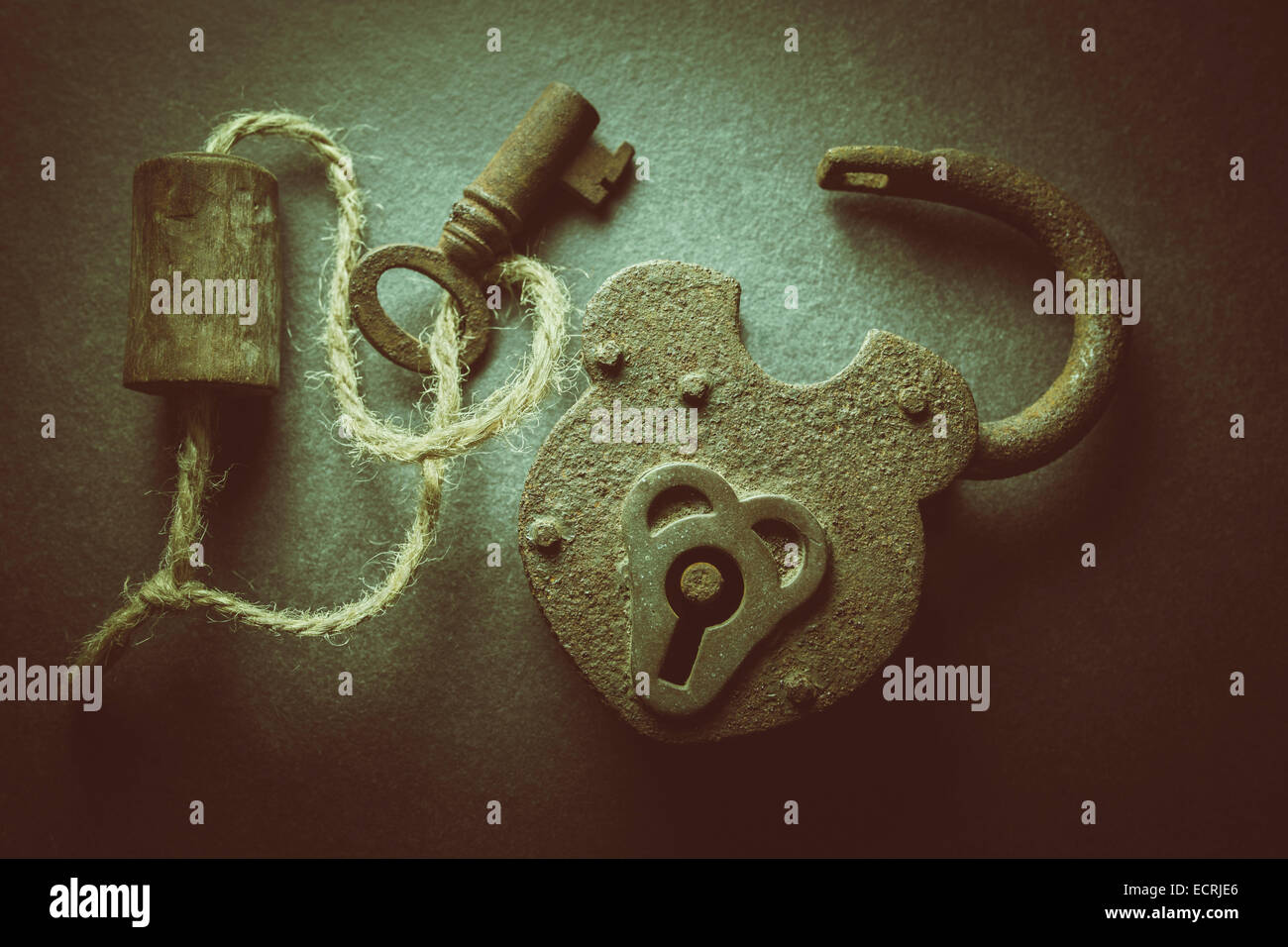 Rusty old Cadenas et clé. Banque D'Images