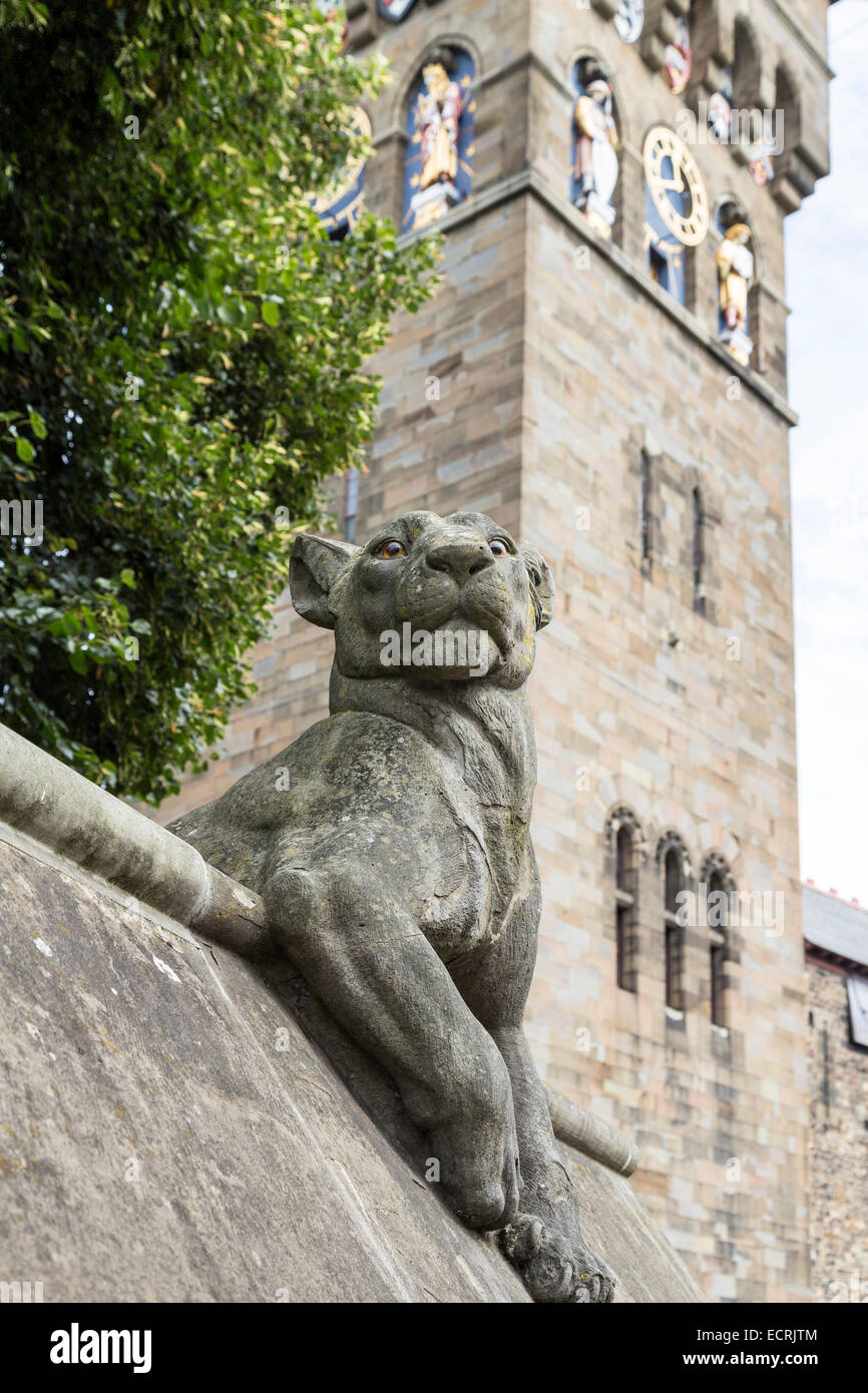 La figure sur le mur des animaux au château de Cardiff, Pays de Galles, Royaume-Uni Banque D'Images