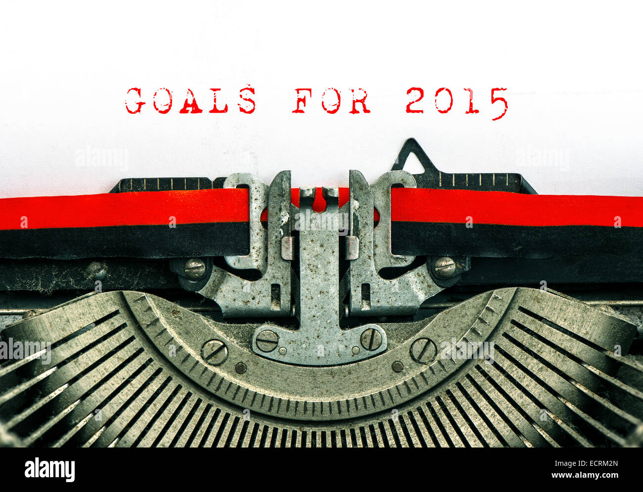 Vieille machine à écrire avec l'exemple de texte OBJECTIFS POUR 2015. Mots rouges sur du papier blanc Banque D'Images