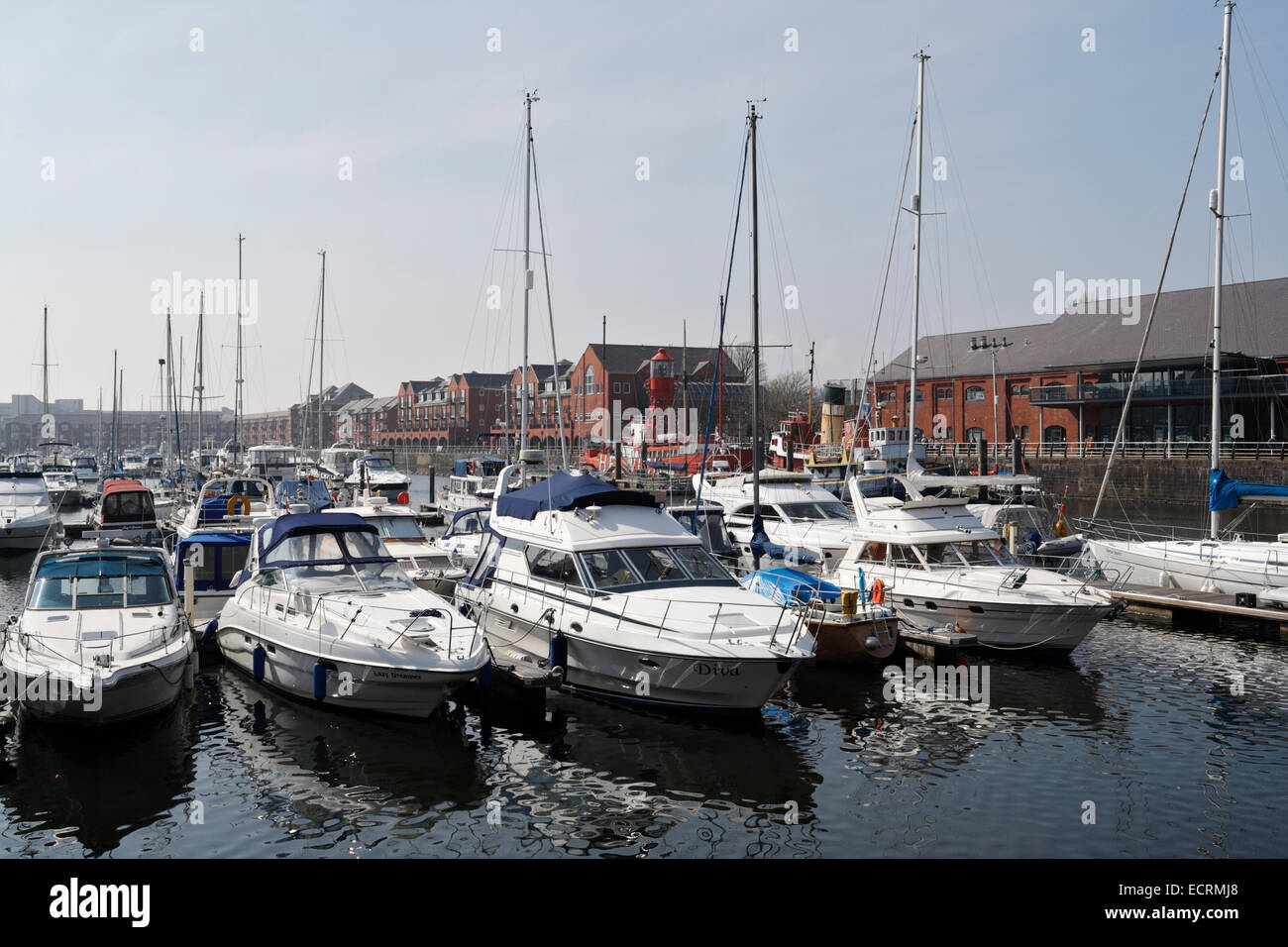 Les bateaux amarrés dans le port de plaisance de Swansea Wales UK Banque D'Images