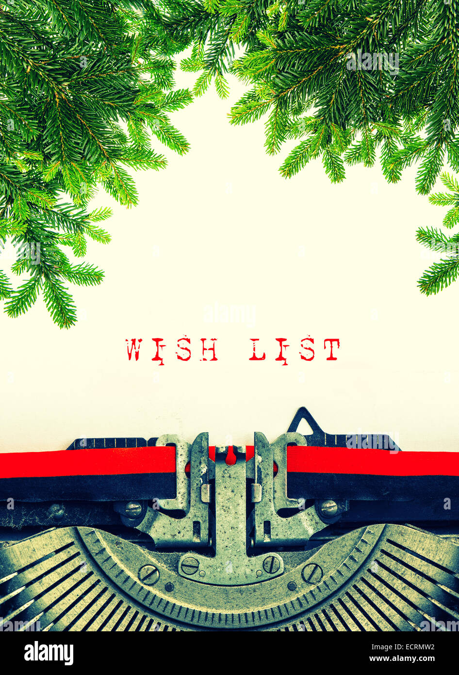 Vieille machine à écrire avec l'exemple de texte Liste de souhaits. Les rameaux de l'arbre de Noël la décoration. Retro style tonique photo Banque D'Images